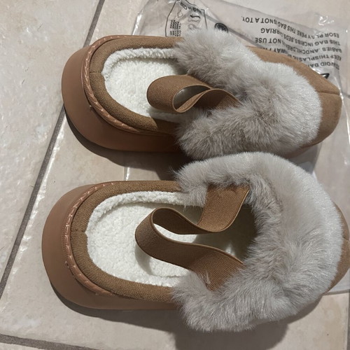 Beige outdoor fuzzy slippers, size 37