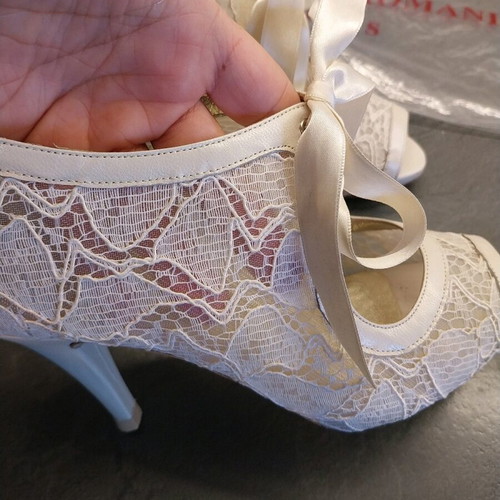 Artisti Romani peep toe pumps new, beige lace and leather