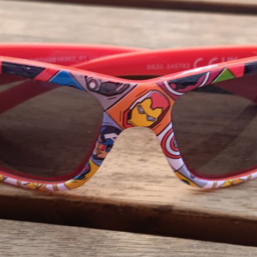 Marvel kids sunglasses like new, red multicolor