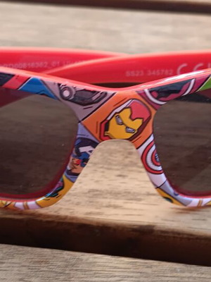 Marvel kids sunglasses like new, red multicolor