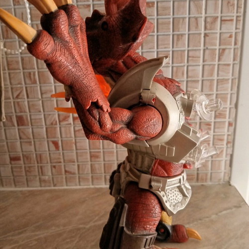 Dragon figure Hasbro large like new, 2003 without wings