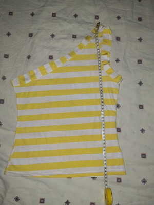 One-shoulder striped yellow and white elastic blouse like new, size XS
