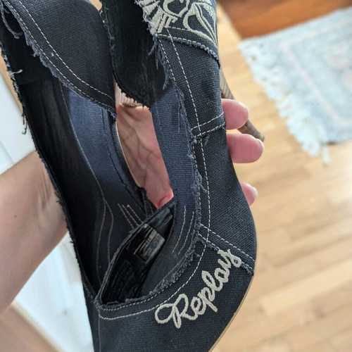 Replay pumps used with denim fabric, size 39