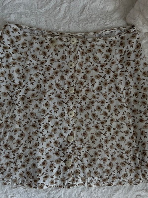 Φούστα φλοραλ μεταχειρισμένη, άσπρη, με κουμπιά