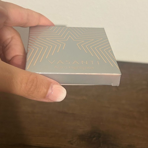 Vasanti Astro Highlighter like new, bronze glow