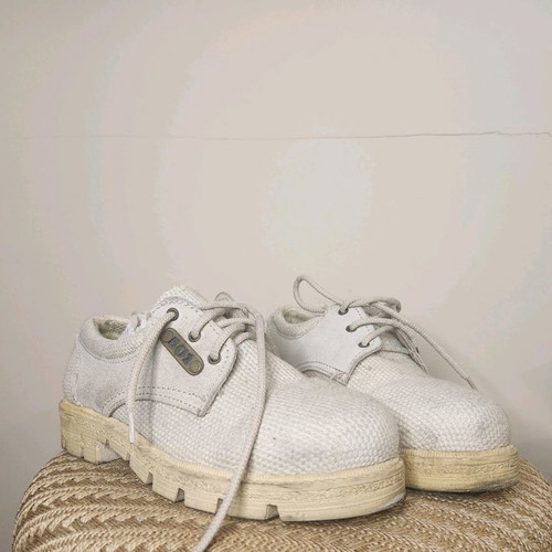 Beige sneakers daily use, worn once