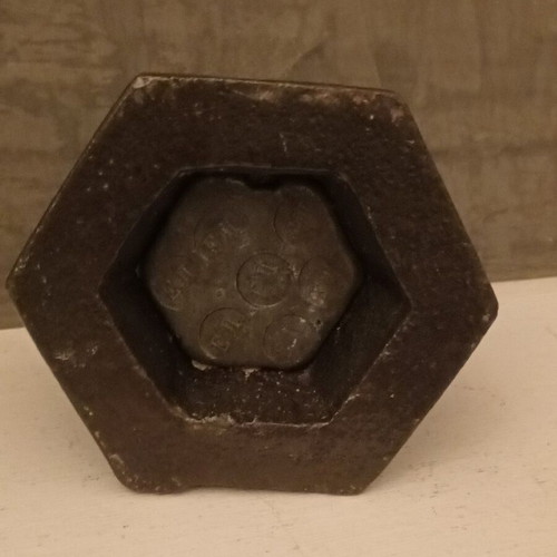 Old cast iron weight measure 3 kg used
