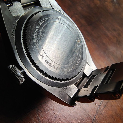 Tudor Black Bay Heritage 41 wristwatch like new, black