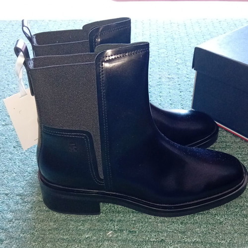 Tommy Hilfiger Chelsea Boots new with tags, black, size 40