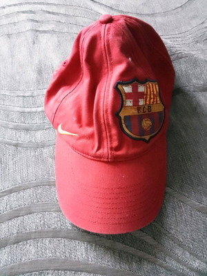 Nike hat red like new with adjustable size