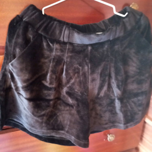 Velour t-shirt and shorts set like new, black and red