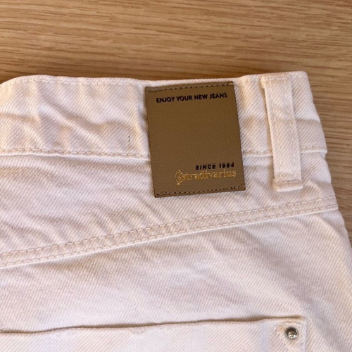 White denim shorts new with rips Stradivarius