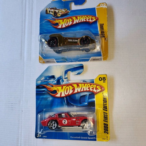 Hot Wheels collectible car set like new 1/64 scale