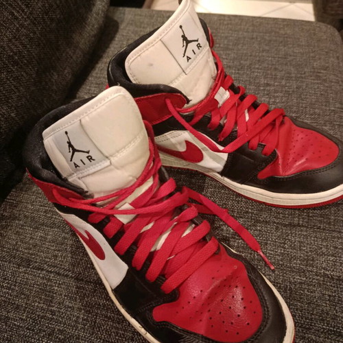 Air Jordan 1 Retro Mid used, size 40.5, black and red