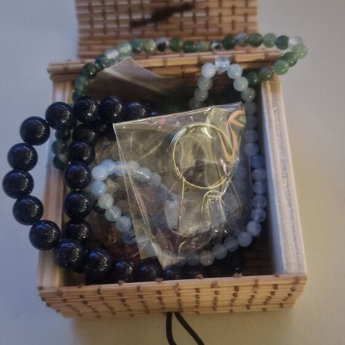 Jewelry set with case, 8 pieces
