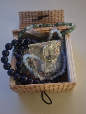 Jewelry set with case, 8 pieces
