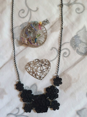 Jewelry set like new with handmade brooch, knitted heart, and necklace