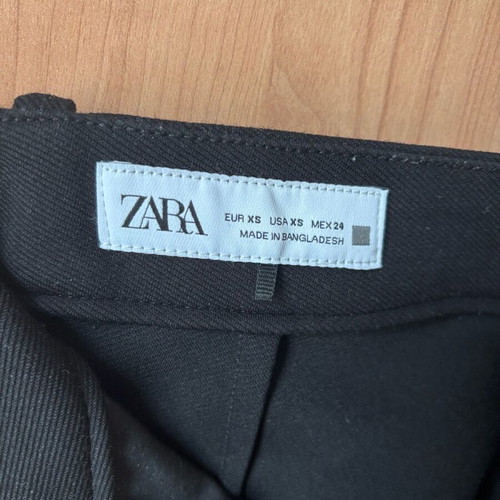 Zara elastic fitted pants with flared bottom
