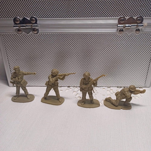 SOLPA Airfix British paratroopers 1/32 used, 4 figures English soldiers