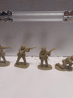 SOLPA Airfix British paratroopers 1/32 used, 4 figures English soldiers