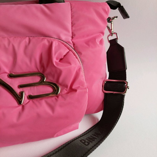 Fuchsia Binnari bag with black details