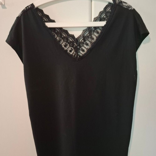 Shein black top with lace size L like new