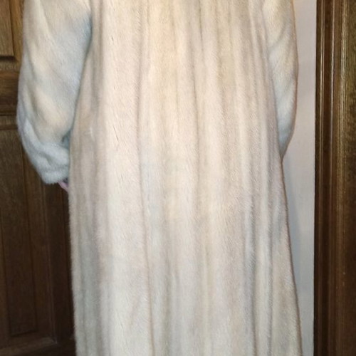 Whole mink fur like new, ecru color