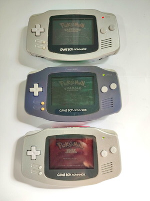 Game Boy Advance κονσόλα χειρός μεταχειρισμένη, 3 τεμάχια με παιχνίδι Pokémon
