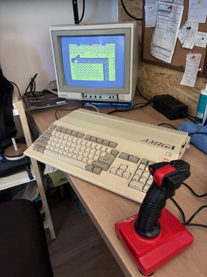 Amiga 500 complete system with Commodore 1084s monitor and accessories