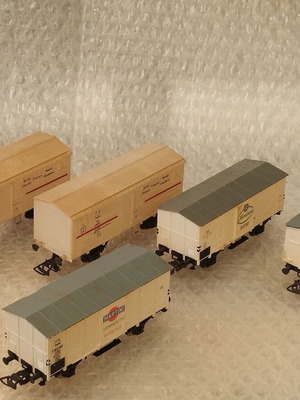 HO Scale Commercial Wagons used for Two-Rail Track System