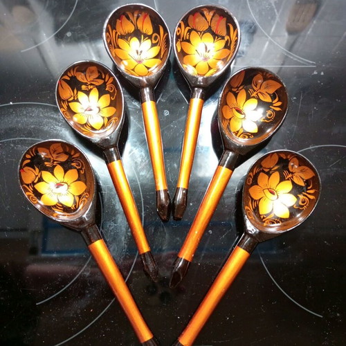 Set of 6 wooden spoons with hand-painted decoration