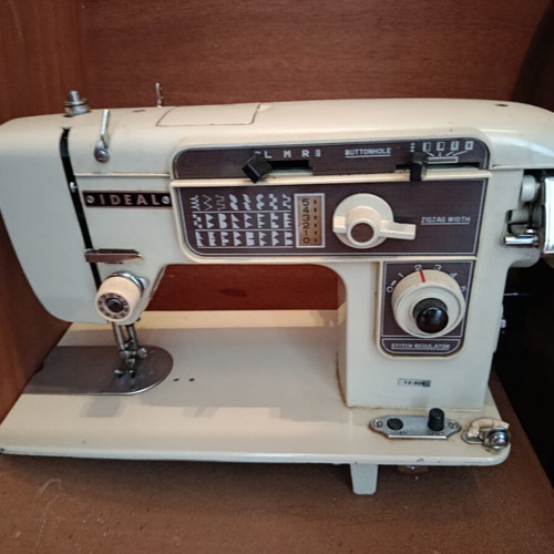 Ideal YZ-808 Japanese sewing machine with wooden cabinet