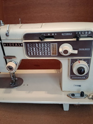 Ideal YZ-808 Japanese sewing machine with wooden cabinet