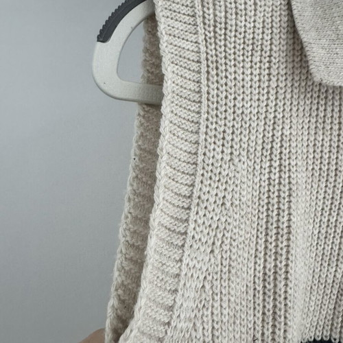 Knitted sleeveless vest with zipper and stripes size S like new, beige and black