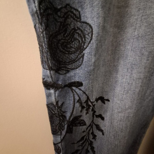 Simply Vera jeans by Vera Wang, soft fabric with elegant border design, size 16