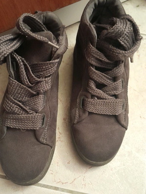 Μποτάκια sneaker γκρι μεταχειρισμένα με φαρδιά κορδόνια νο 37