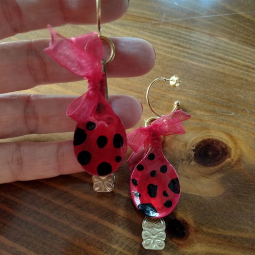 Handmade earrings with resin from golden spoons