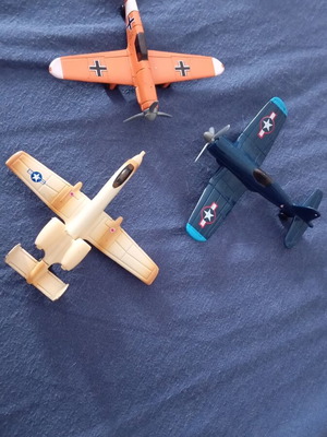 Metal toy airplanes like new, set of 3, 9-10 cm