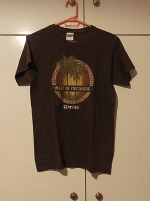 Brown mako t-shirt with print small used