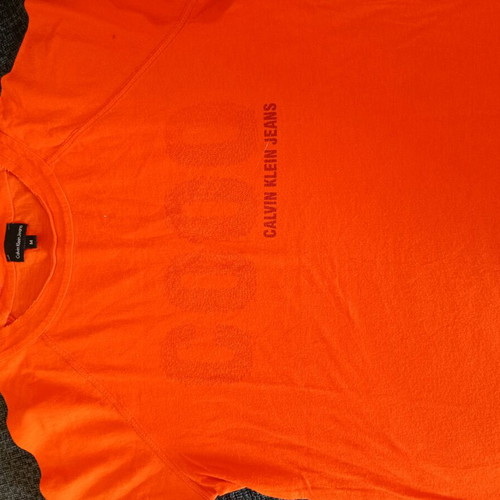 Calvin Klein tshirt orange like new, size M