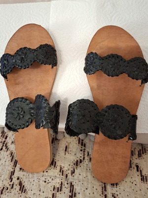 Leather sandals size 38.5 like new, black
