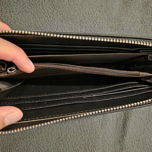 Prada wallet like new, black