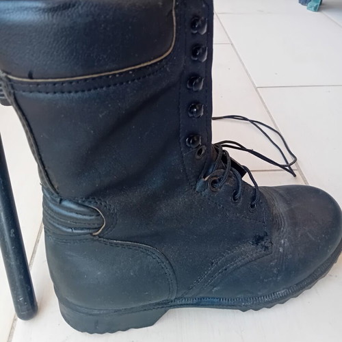 Military boots size 43 new, black with laces