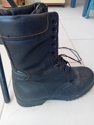 Military boots size 43 new, black with laces