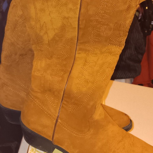 Tan cowboy boots size 41