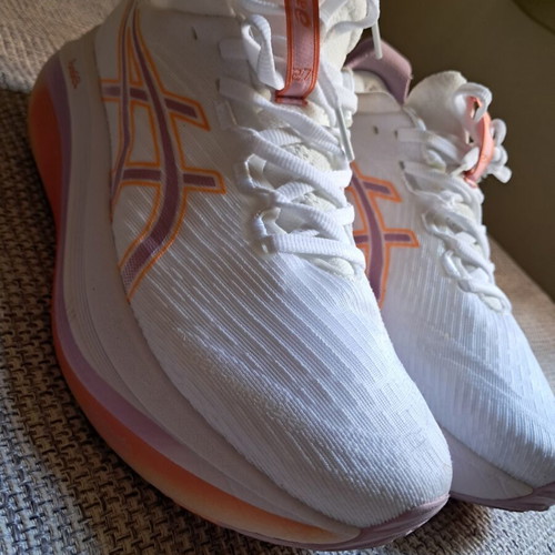 Asics Nimbus 27 women's athletic shoes size 40.5 like new, white