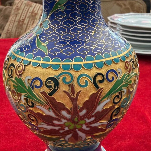 Cloisonné set like new, three vases with plate
