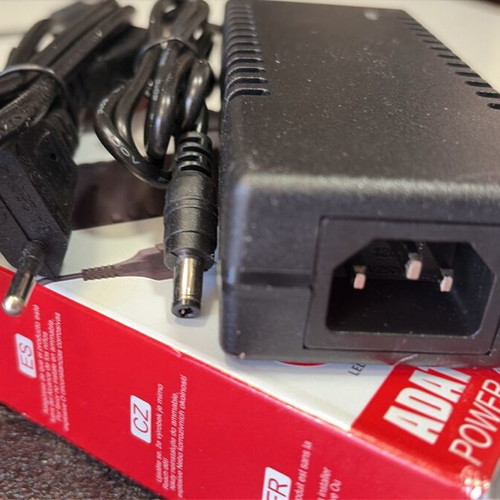 Leovin 12V 10A 120W power adapter new, 5.5x2.1mm plug