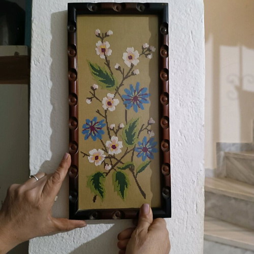 Vintage embroidered decorative frames pair like new
