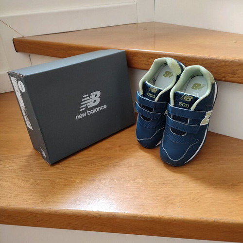 New Balance boy sneakers size 26 like new, blue and green